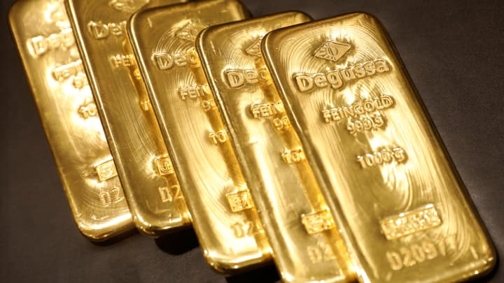 108070242-1733186993850-2017-07-23T095149Z_104088800_RC197C0FB0C0_RTRMADP_3_SINGAPORE-GOLD.jpg