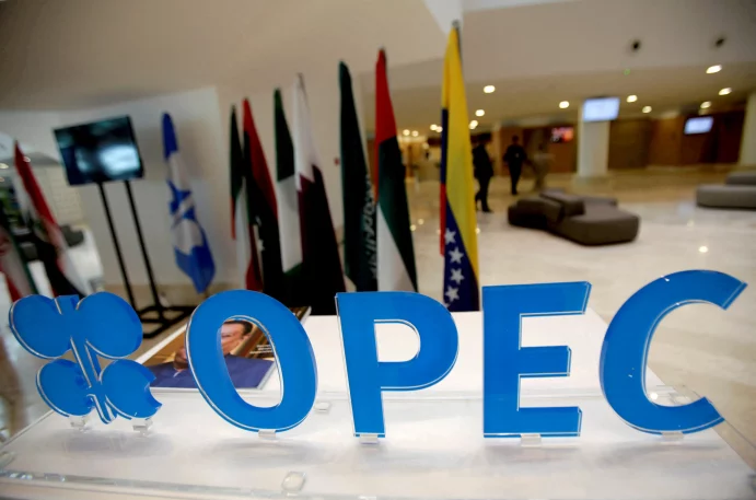2022-09-16T131037Z_267528484_RC2CIW9BLDA4_RTRMADP_3_SAUDI-RUSSIA-OIL-691x457.jpg